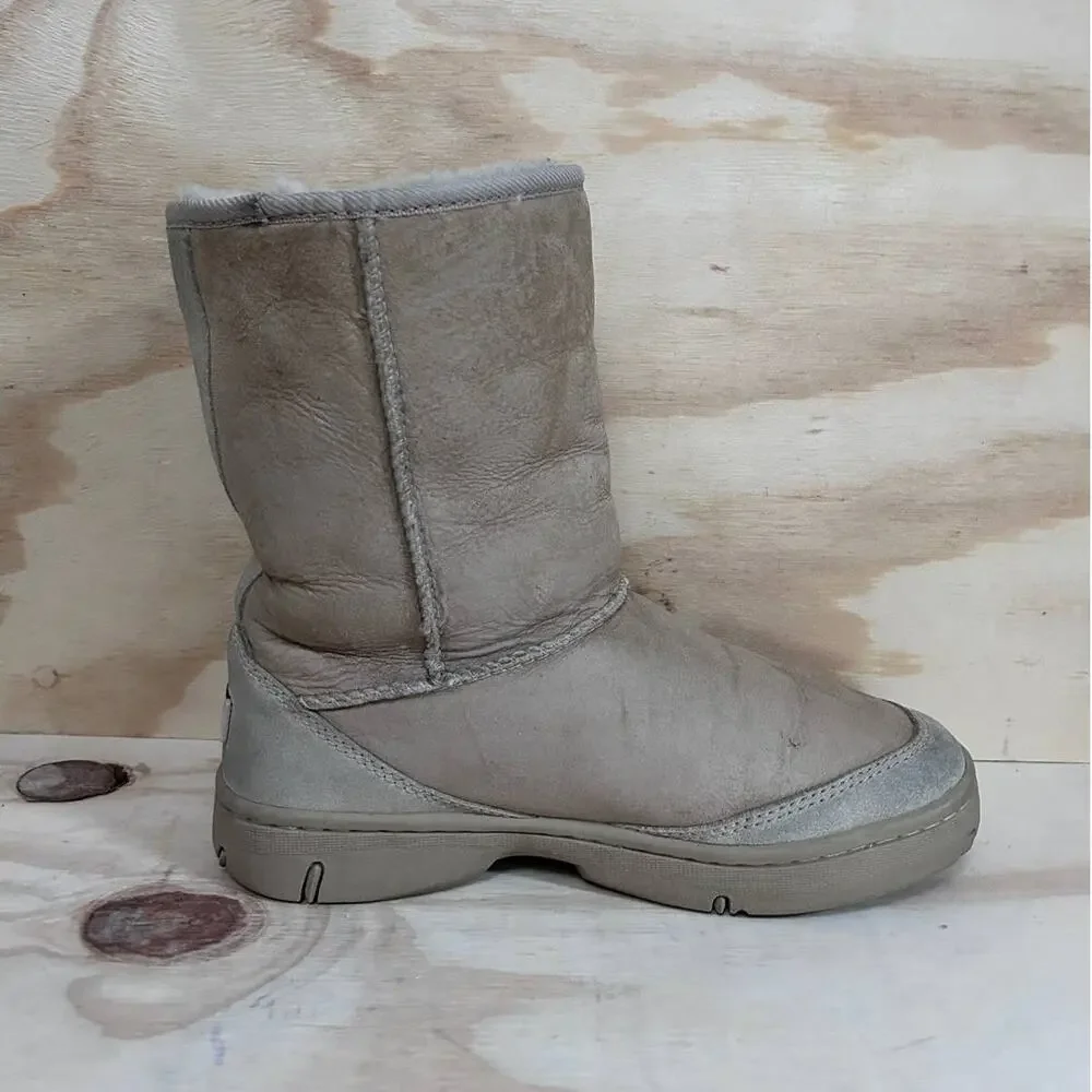 UGG Australia - Ultimate Short - Winter Boots - Tan - Women's - 8 - S/N 5275